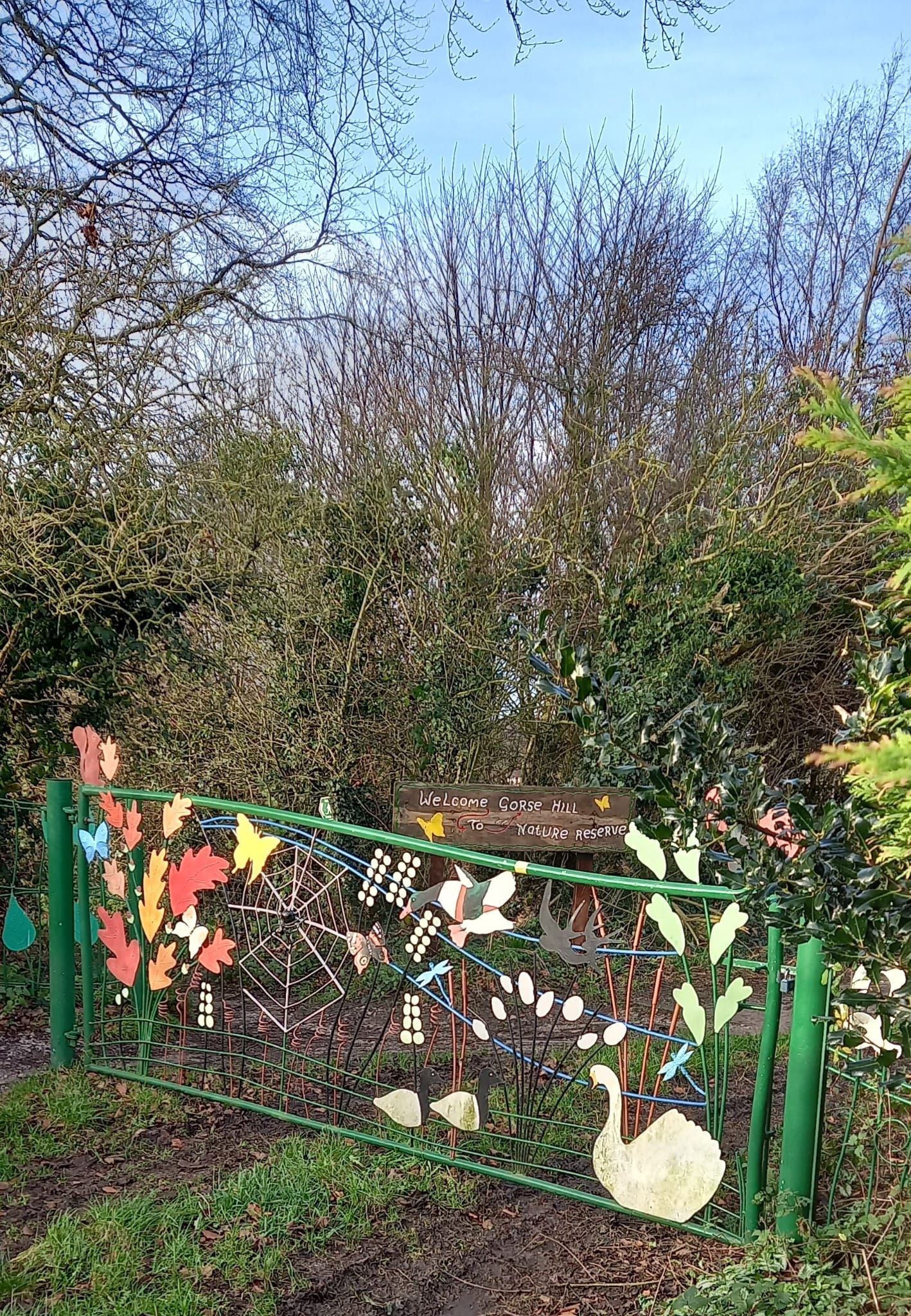 Gate with coloured design
